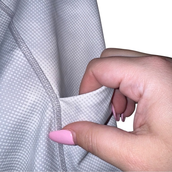 ATHLETA Ultimate Stash Pocket Printed Capri White Gray Grey Size 1X - Picture 13 of 16